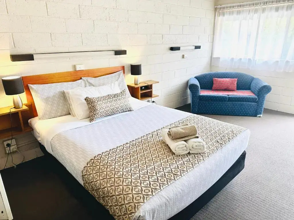 Tartan Motel, Yea