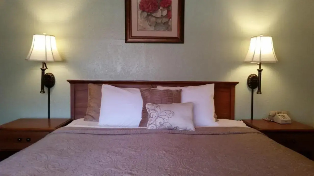 Western Holiday Lodge