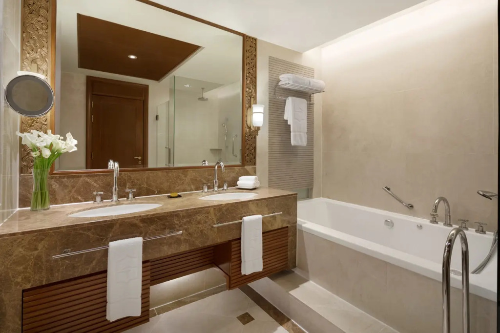 Shangri-La Moon Tibetan Boutique Hotel