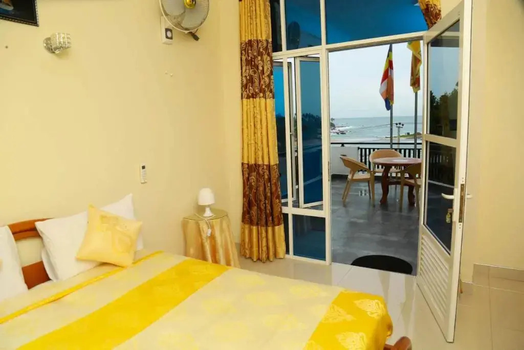 Queens Beach Hotel