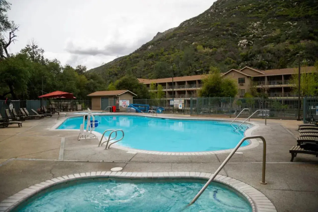 Yosemite View Lodge