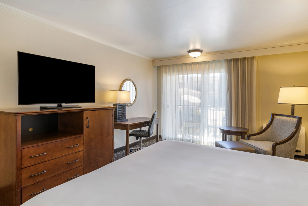Best Western Plus Royal Oak Hotel