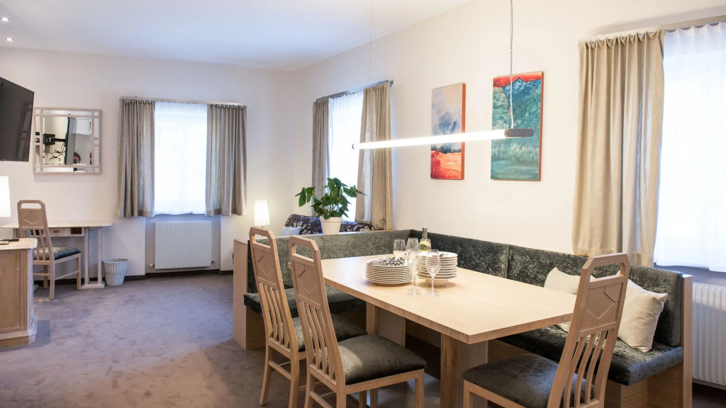 Crystls Aparthotel
