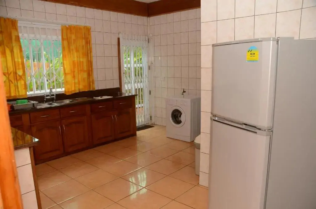 Palmont Commercial Self-Catering Apartments - Beau Vallon