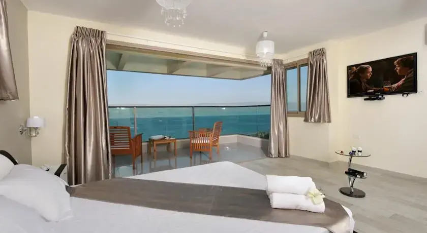 the royal lake views