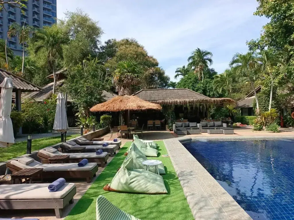 Lets Hyde Pattaya Resort & Villas - Pool Cabanas