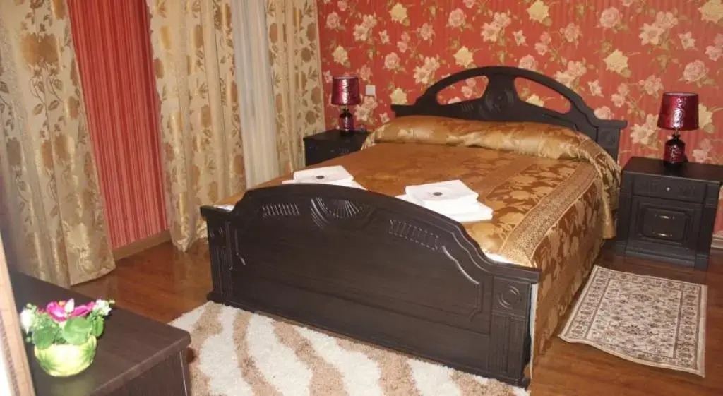 Kavkaz Hotel