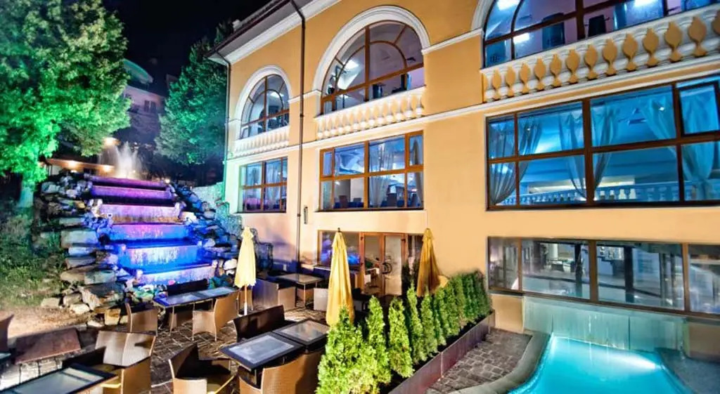 Royal Grand Hotel