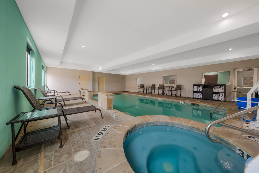 Best Western Plus Bowie Inn & Suites