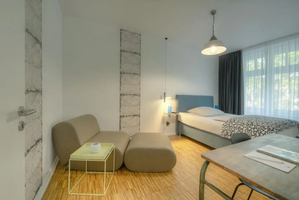 B-Boardinghouse