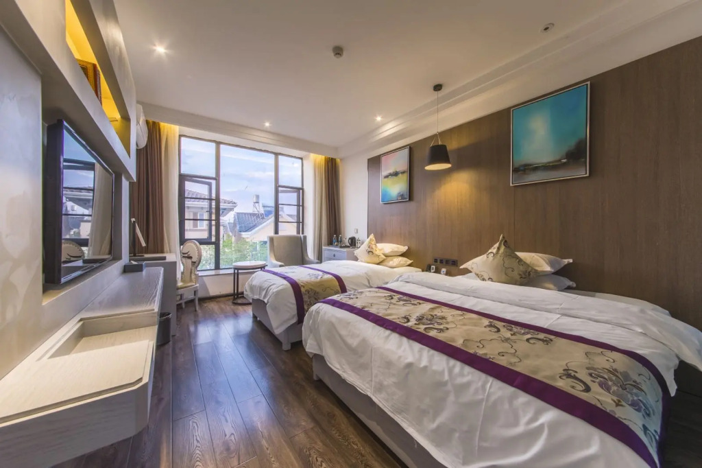 Spring River Flower Moon Hotel (Kunming Dianchi Haigeng Dam)