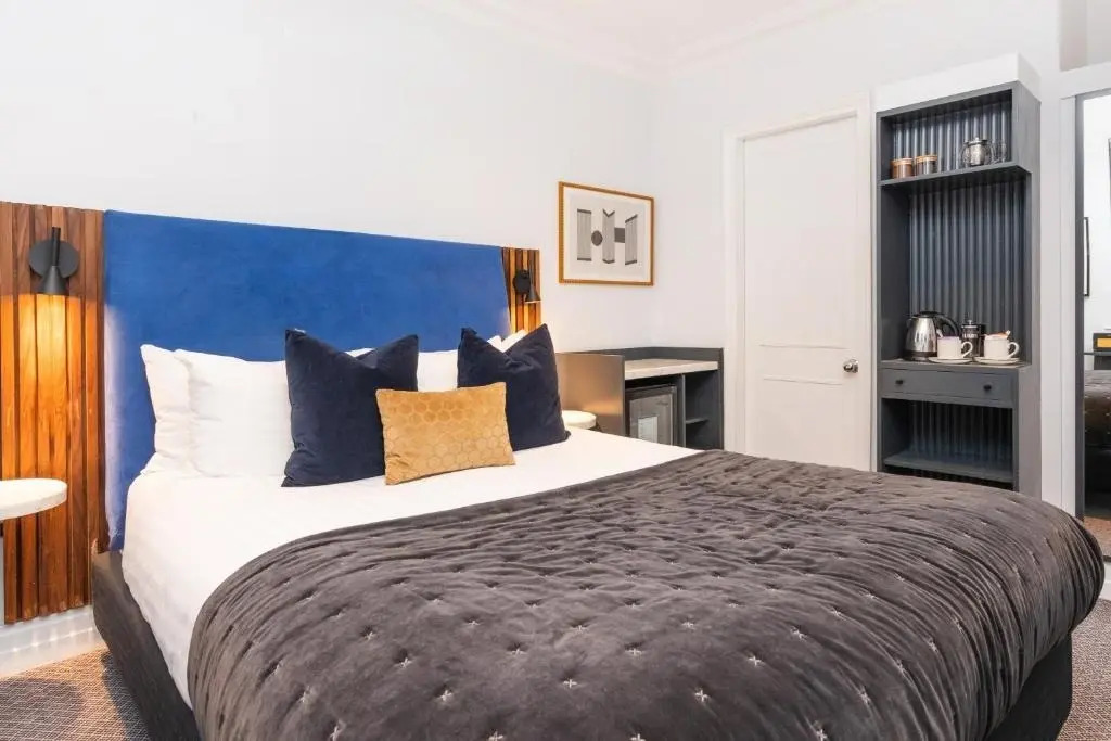 Berkeley Square Classic Hotel