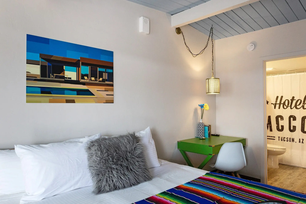 Hotel McCoy Tucson - Art, Coffee, Beer, Wine, Pool