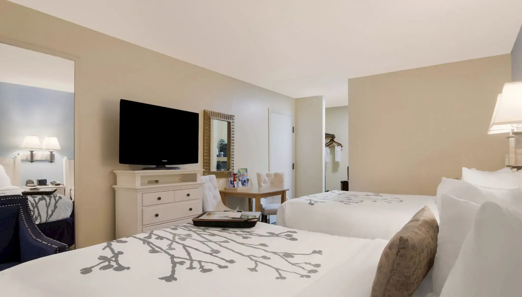 Ocean Sands Beach Boutique Inn-1 Acre Private Beach-St Augustine Historic-2 Miles-Shuttle with Downtown Tour-HEATED Salt Water Pool until 420AM-Popcorn-Cookies-New 4k USD Black Beds- 69 Item Breakfast-Eggs-Bacon-Starbucks- Free Laundry- #904-799-SAND
