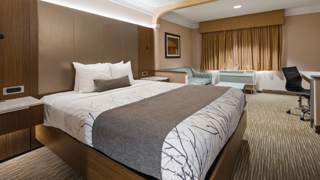 Best Western Plus Suites Hotel - LAX Airport LA Stadium