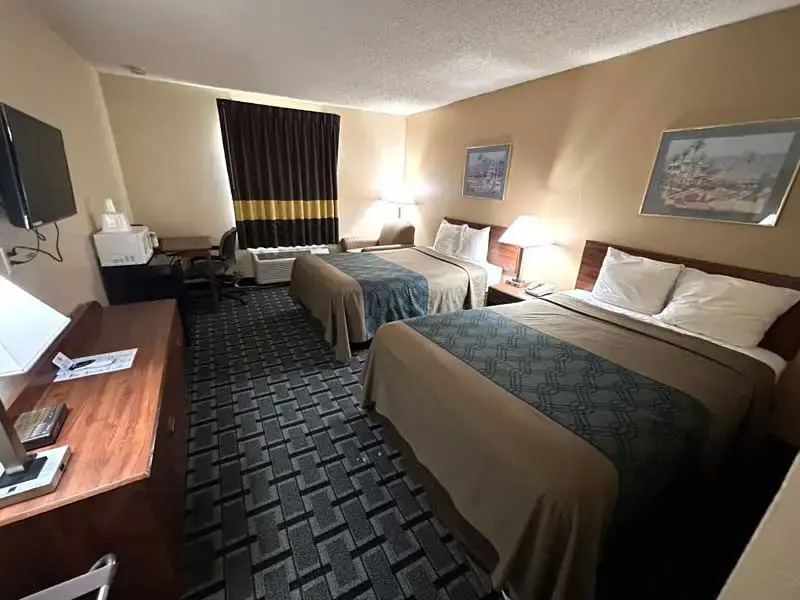 Hometown Inn & Suites