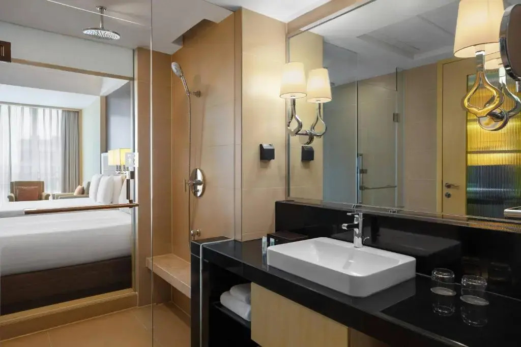 Отель Courtyard by Marriott Shanghai Central