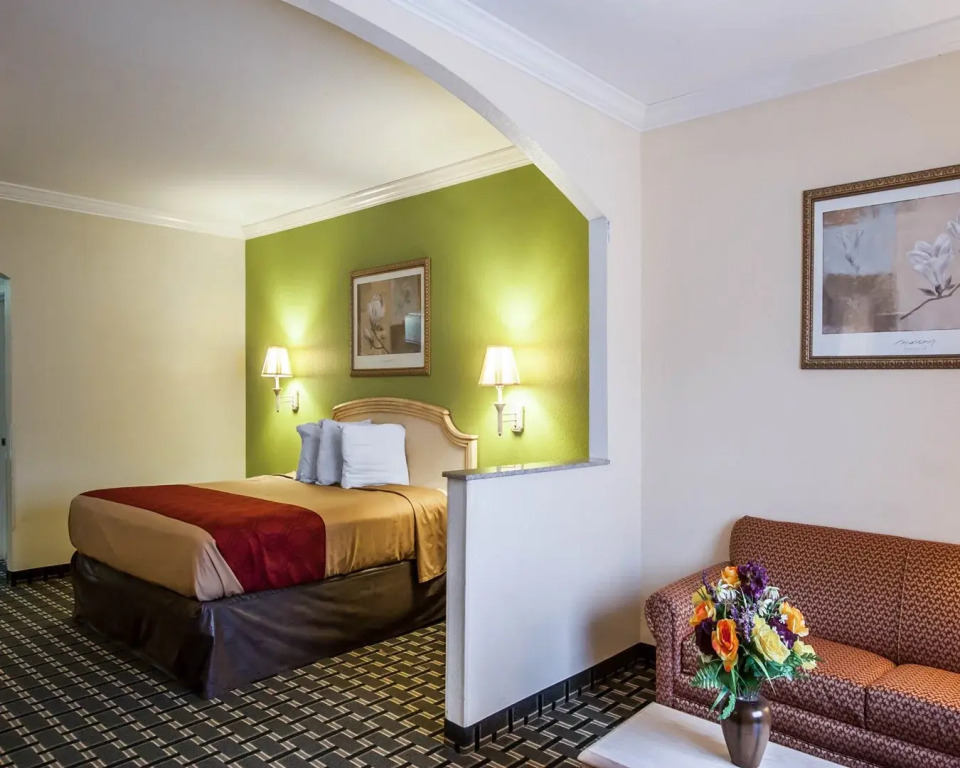 Memorylane Inn & Suites