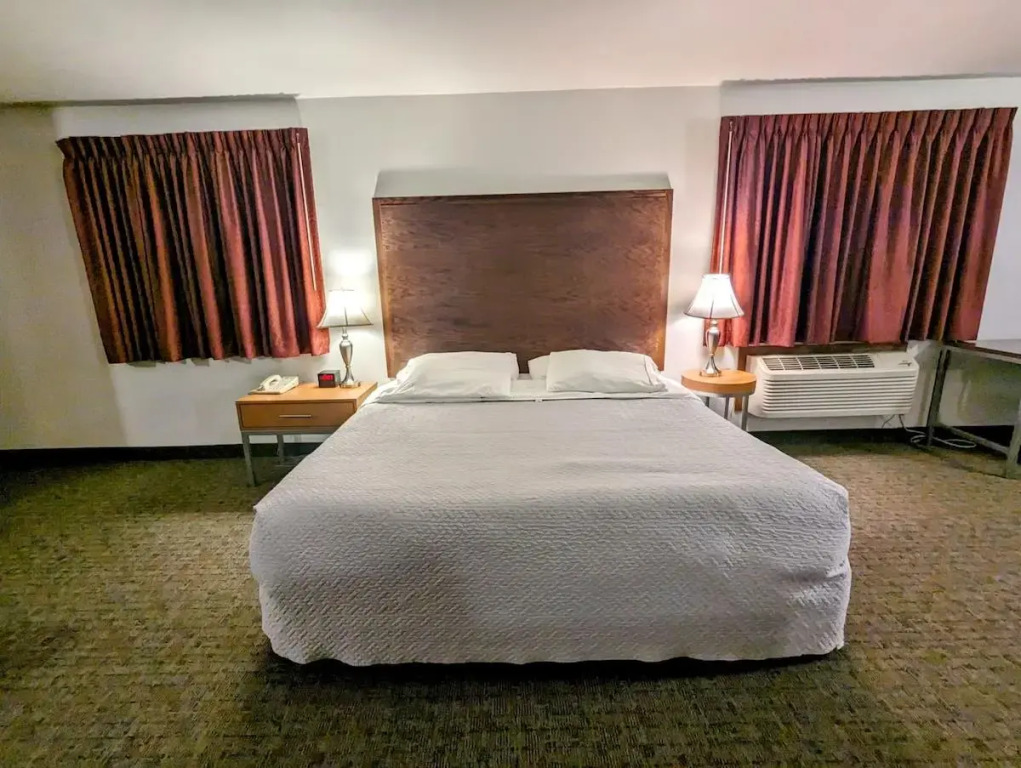 Woodfield Inn and Suites