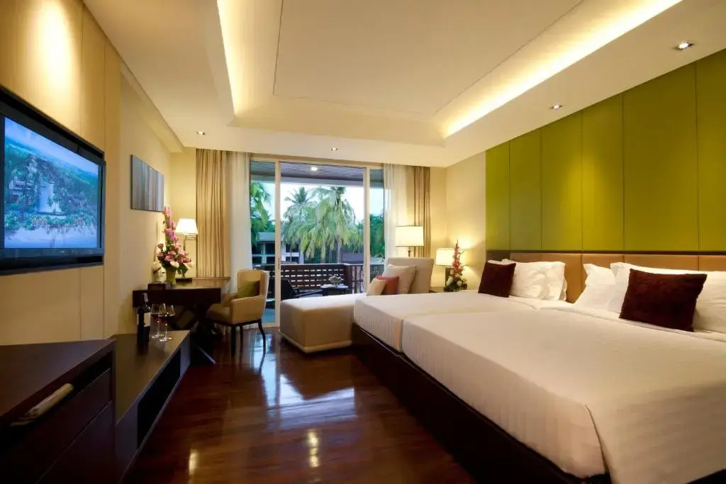 Graceland Khaolak Beachfront Resort