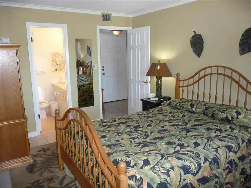 Pinnacle Port Condos