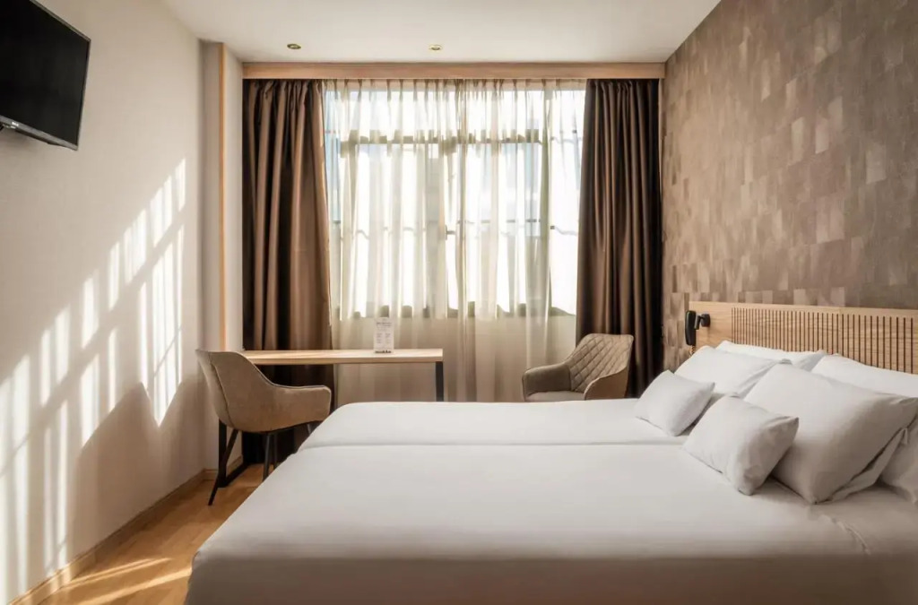 Отель Petit Palace Eixample