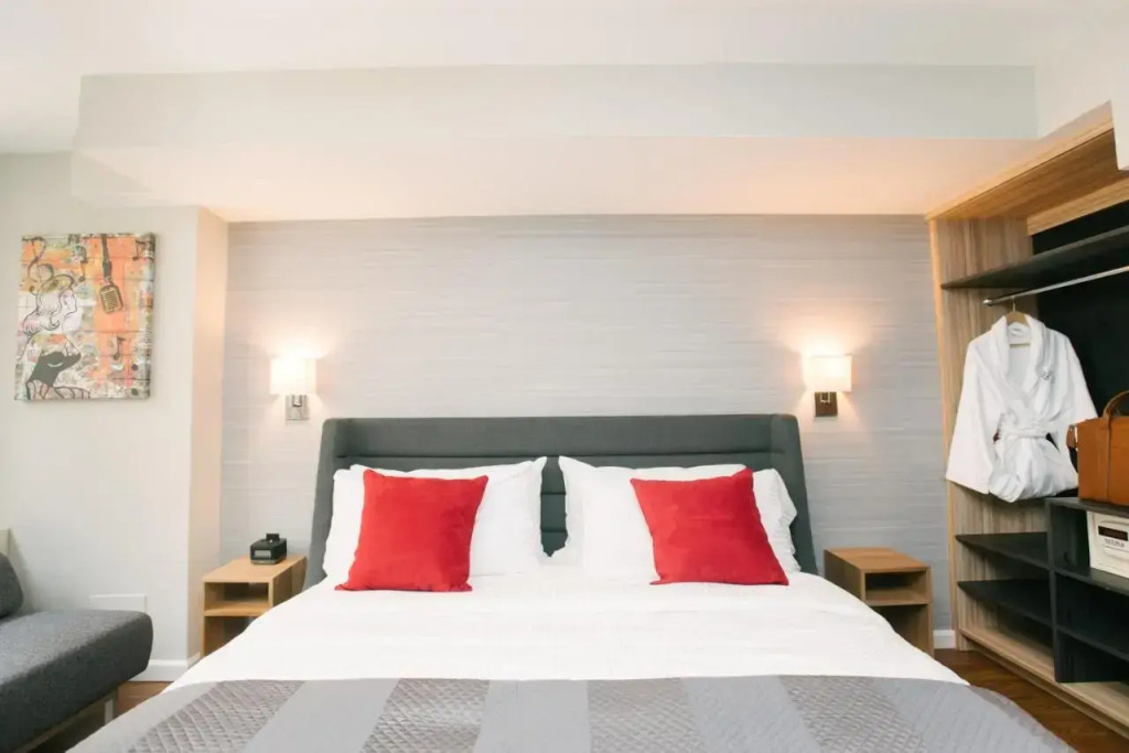 Hotel 32 32