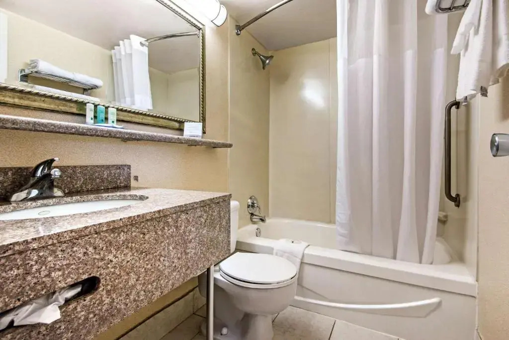 Quality Inn & Suites 5585 Ambler Drive Mississauga Ontario