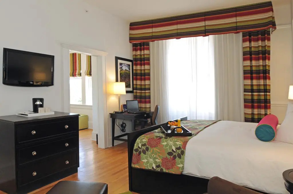 Hotel Gibbs Downtown Riverwalk