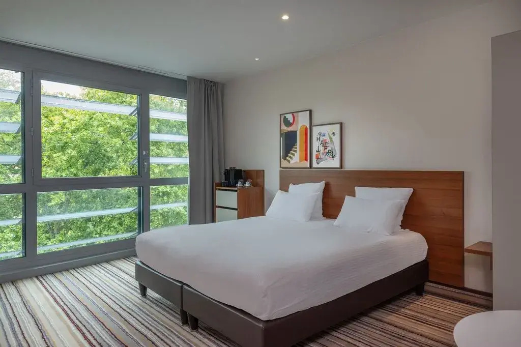 Отель Spark by Hilton Lyon Ouest