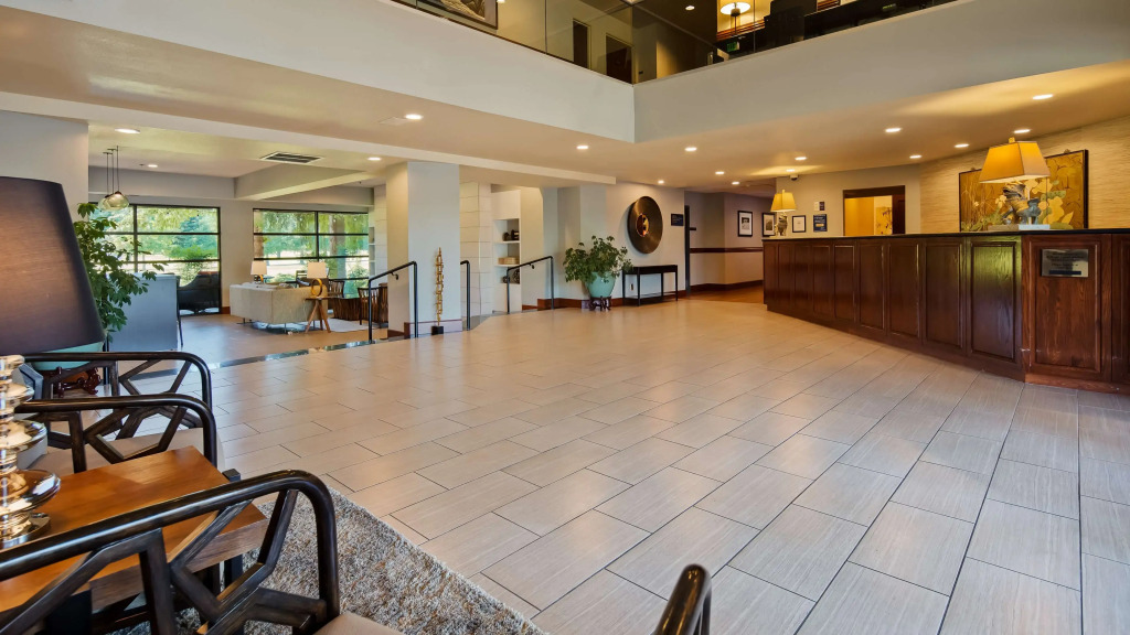Best Western Plus Plaza by the Green