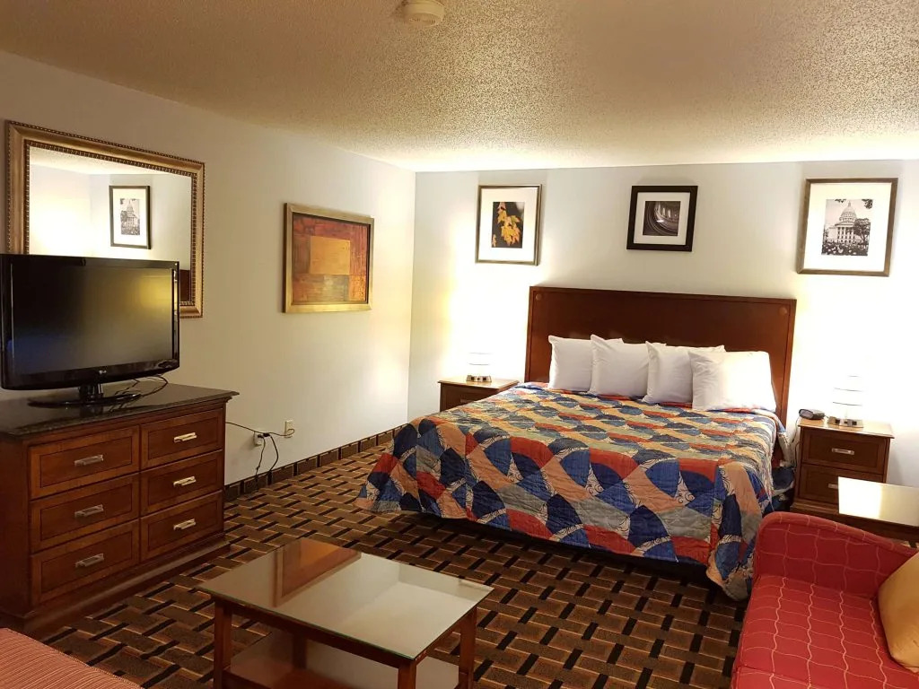Le Mars Inn and Suites