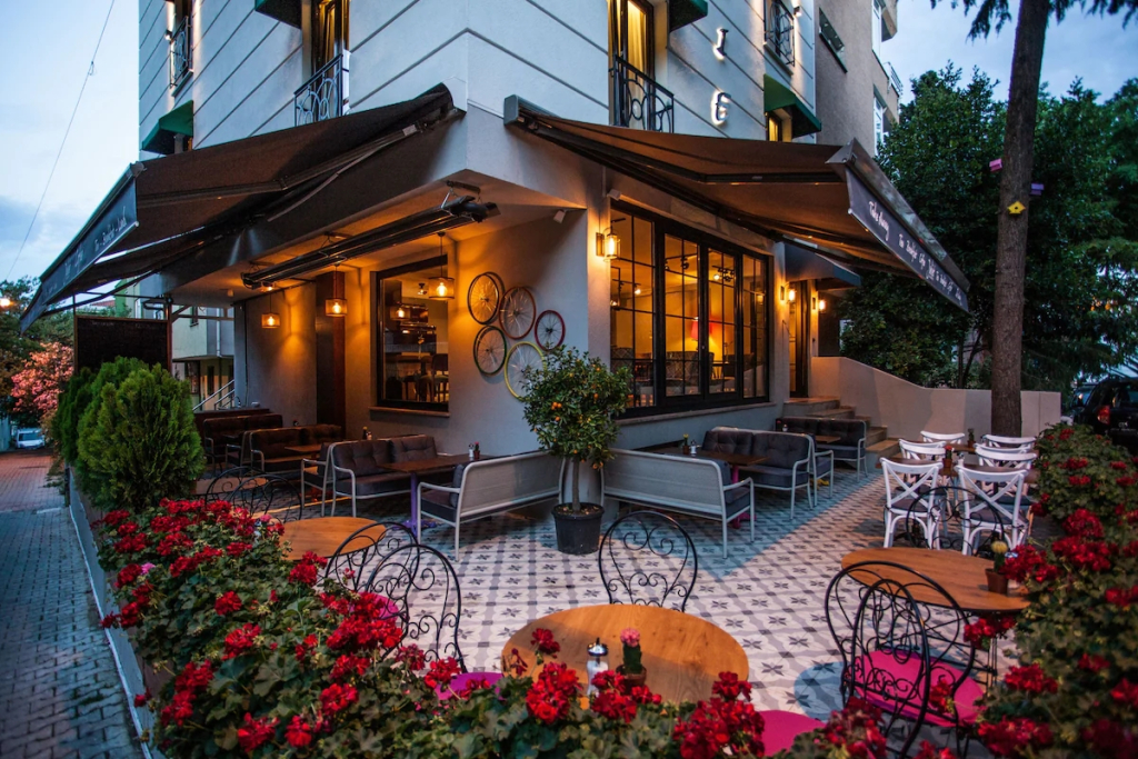 Juliet Rooms & Kitchen