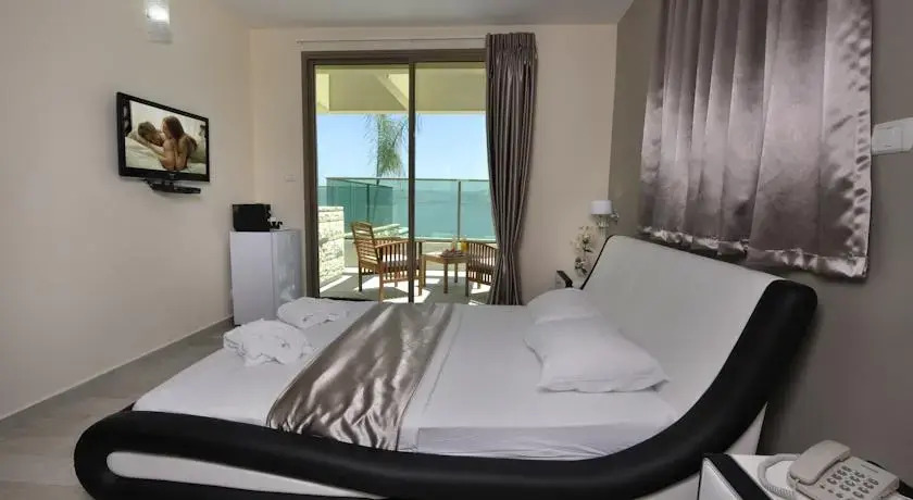 the royal lake views