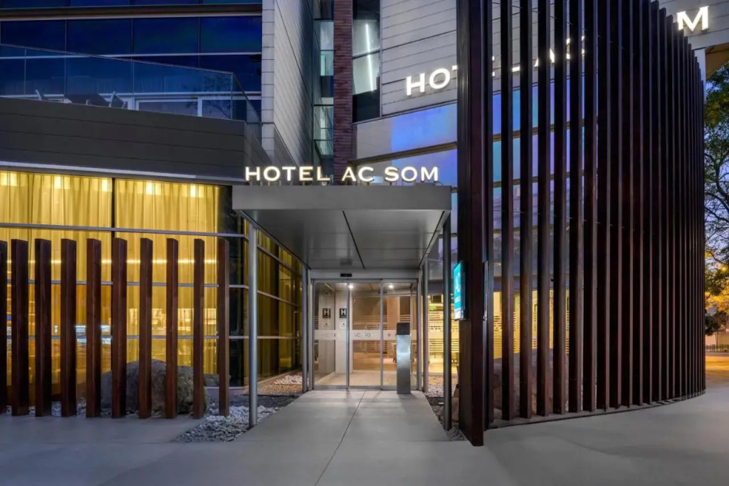 Отель AC Som by Marriott