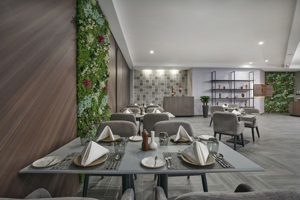 Hotel Holiday International