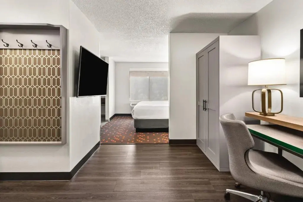 Holiday Inn & Suites Bothell an IHG Hotel