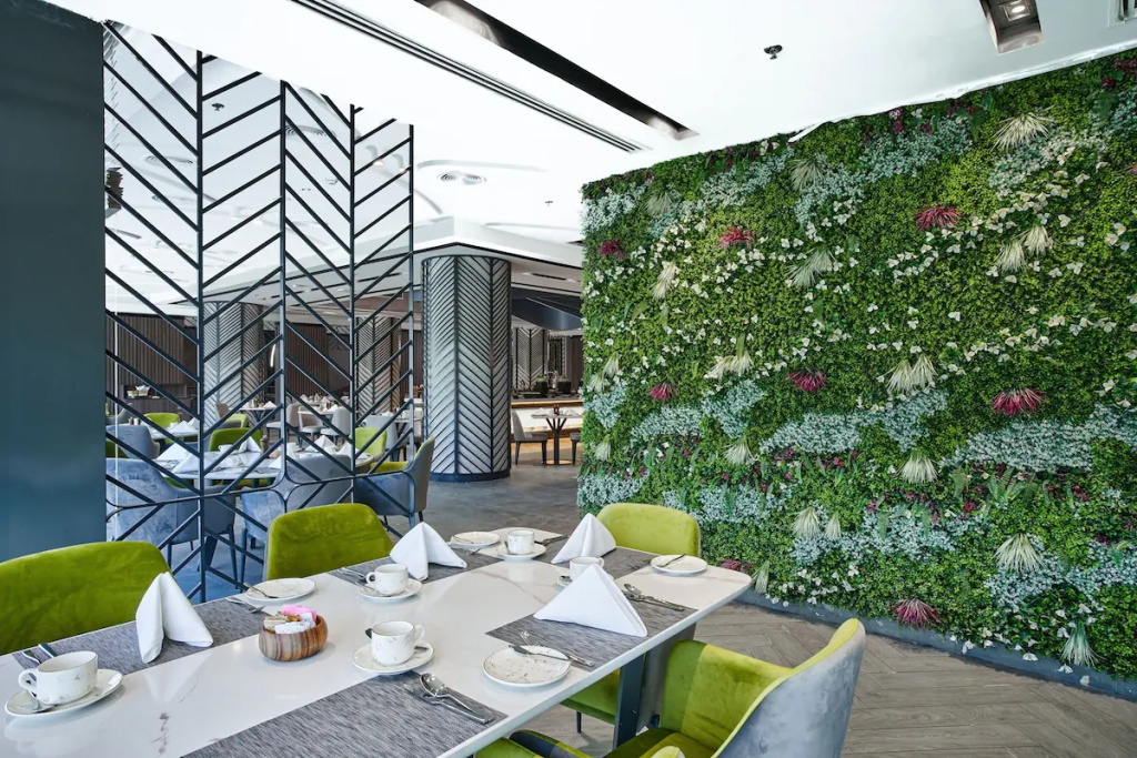 Hotel Holiday International