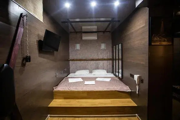 Red Room Hotel