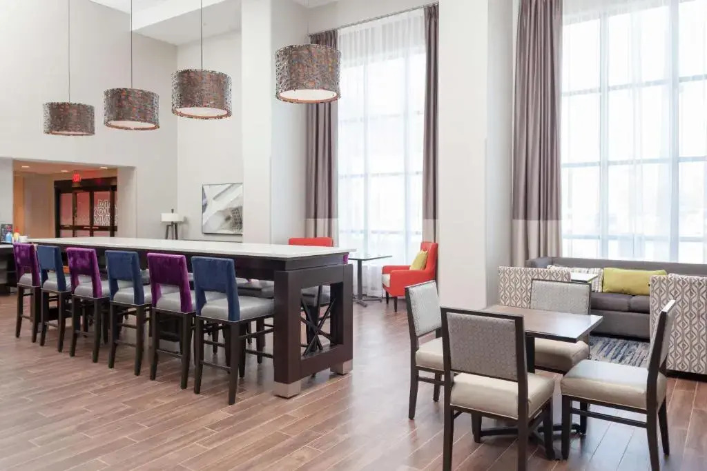 Hampton Inn & Suites Overland Park South