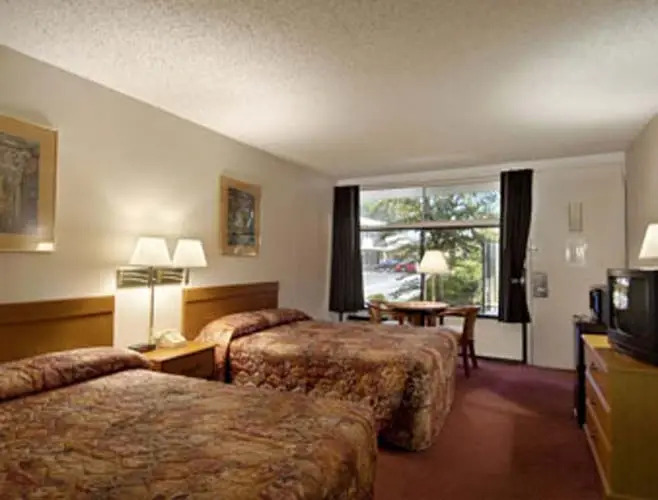 Howard Johnson Inn And Suites Columbus