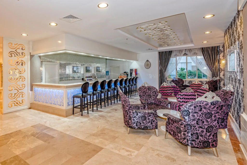 Serenis Hotel