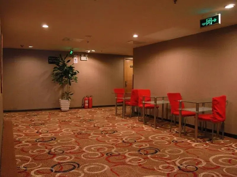 Super 8 by Wyndham Beijing Birds Nest
