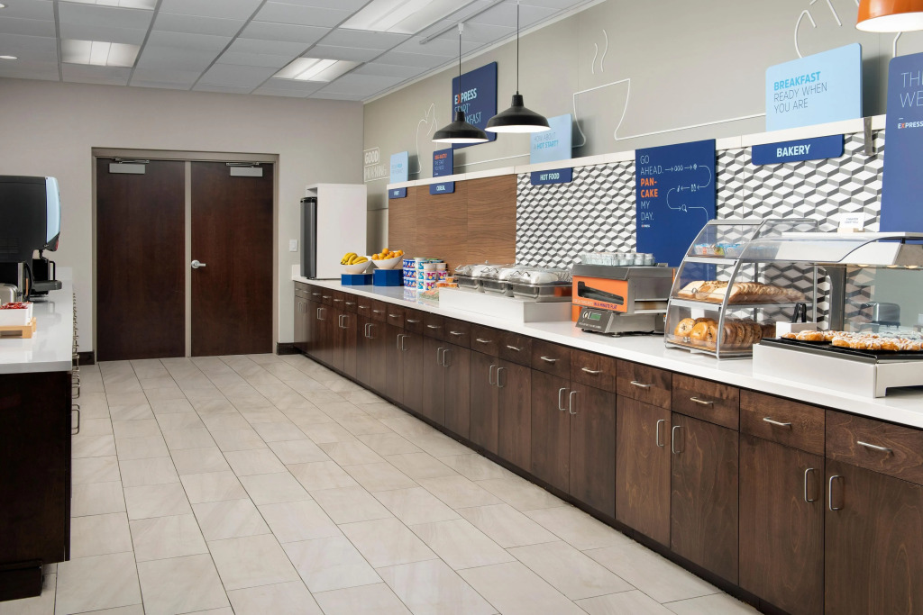 Holiday Inn Express & Suites Knoxville-Clinton by IHG