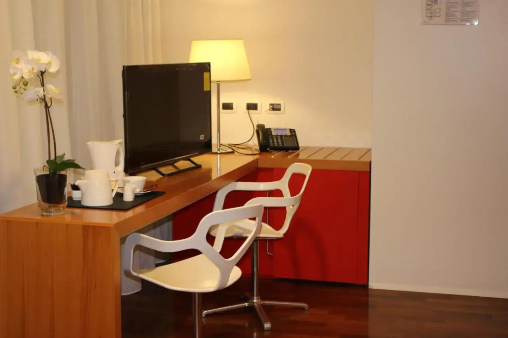 NEW IPOINT HOTEL