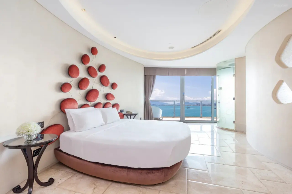 Отель Phoenix Island Supreme Seaview Holiday 
