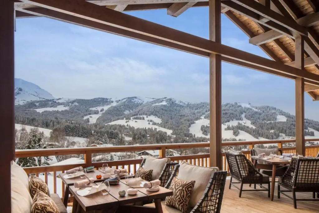 Отель Four Seasons Hotel Megeve