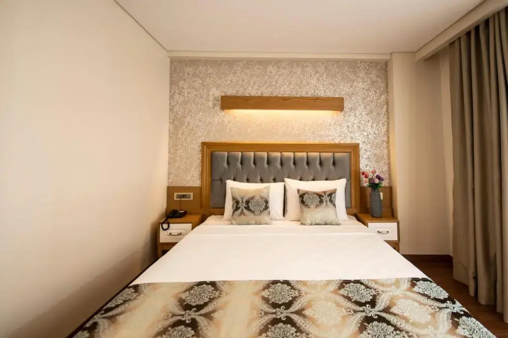 Eliza Hotel