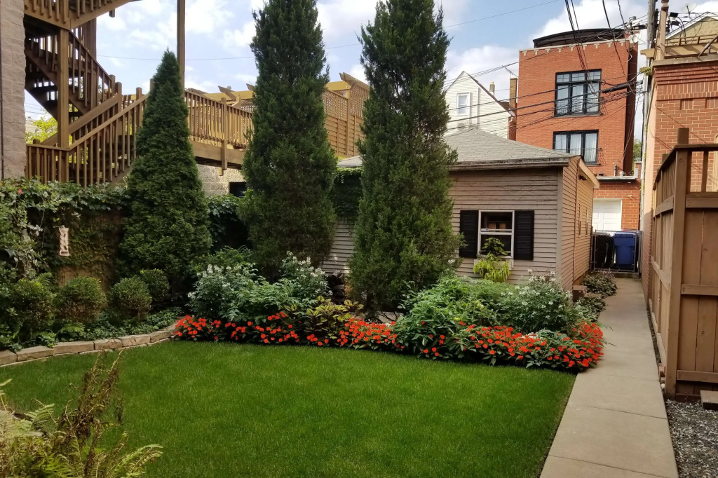 Chicago Guest House on Henderson Street