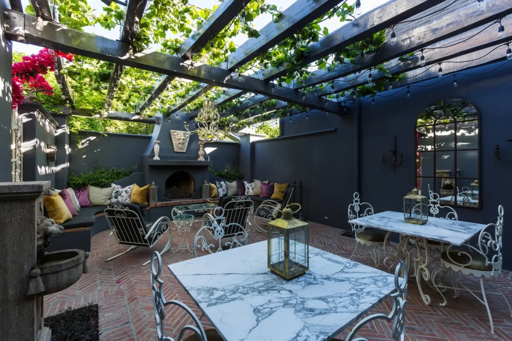 Akademie Street Boutique Hotel